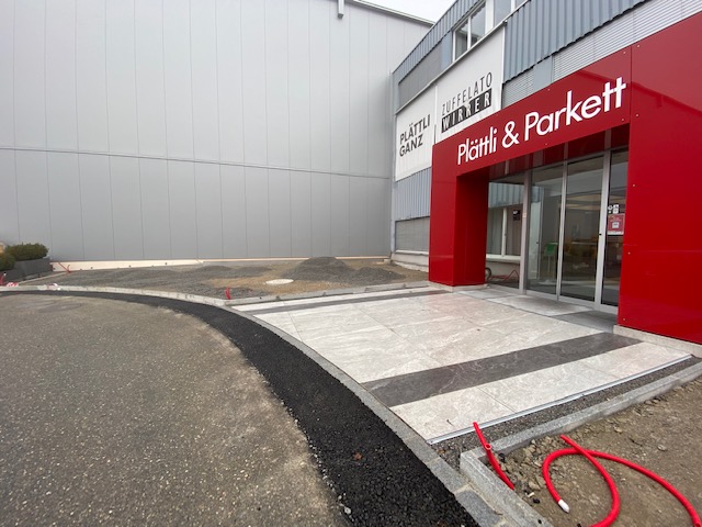 Neue Outdoor-Ausstellung | | Plättli Ganz